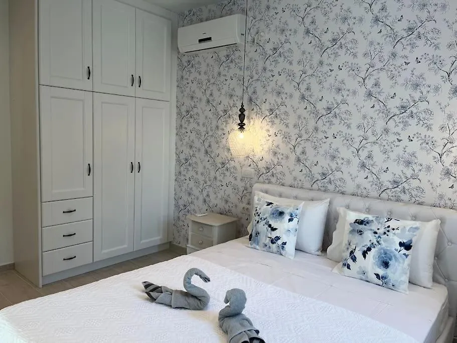 Apartment Casa Blue Flower - Bright & Breezy Home Fiskardo