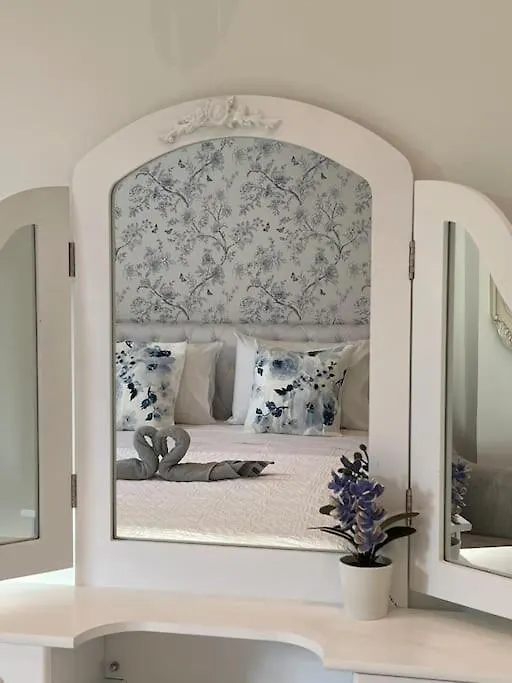 Casa Blue Flower - Bright & Breezy Home Fiskardo Apartment