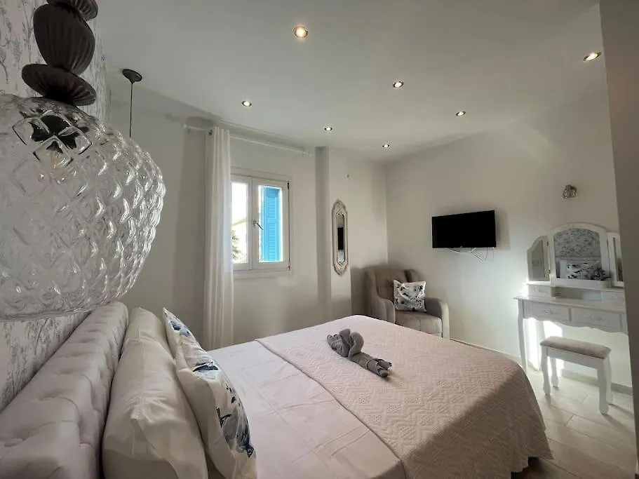 Casa Blue Flower - Bright & Breezy Home Fiskardo Greece